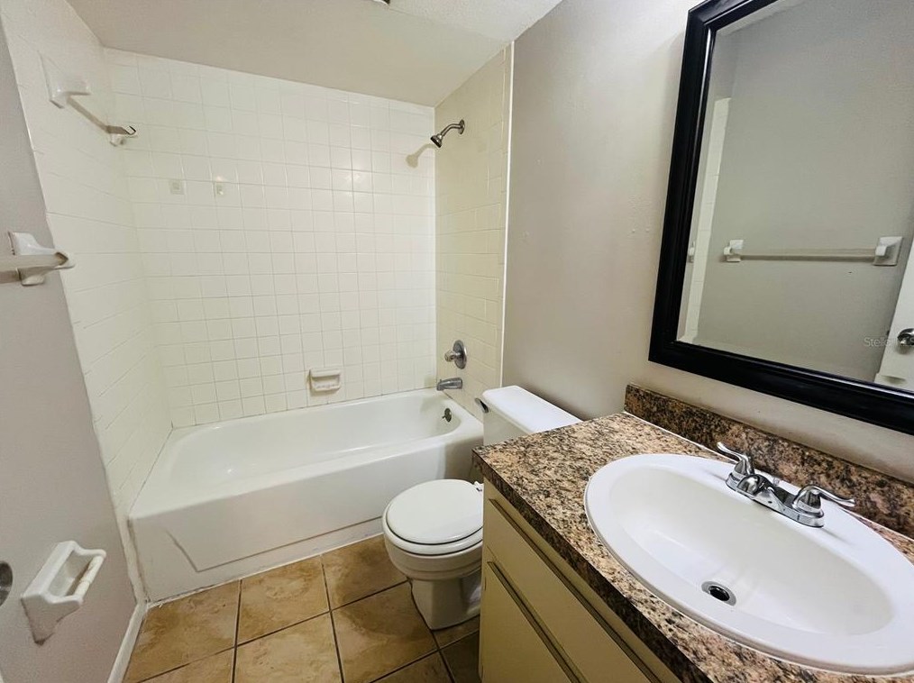 1832 Crystal Grove Dr, Lakeland, FL 33801-8028