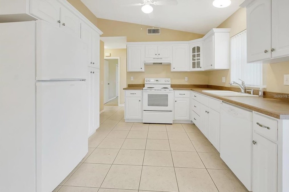 612 Lake Ned Rd, Winter Haven, FL 33884-2532