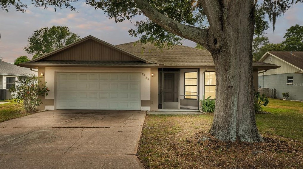 6425 Beechnut Dr, Lakeland, FL 33813-3673