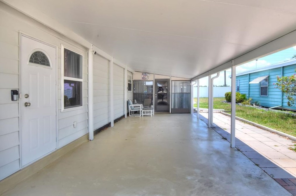 6650 Princeton Dr, Winter Haven, FL 33881-9676