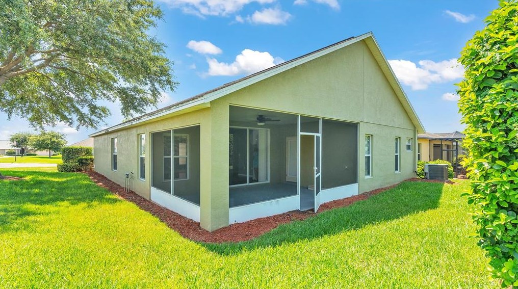 3717 Huntington Ln, Winter Haven, FL 33884-5242