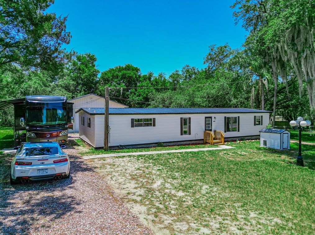 4418 Sunnyside Dr, Fruitland Park FL  34731-5609 exterior