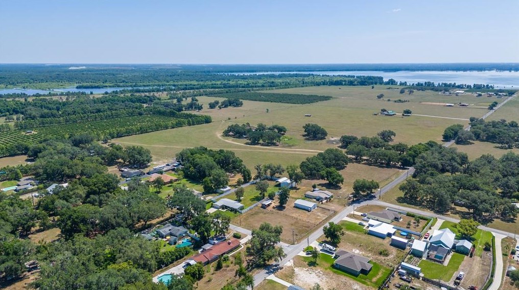 4926 Dunn Rd, Lakeland FL  33812-4233 exterior