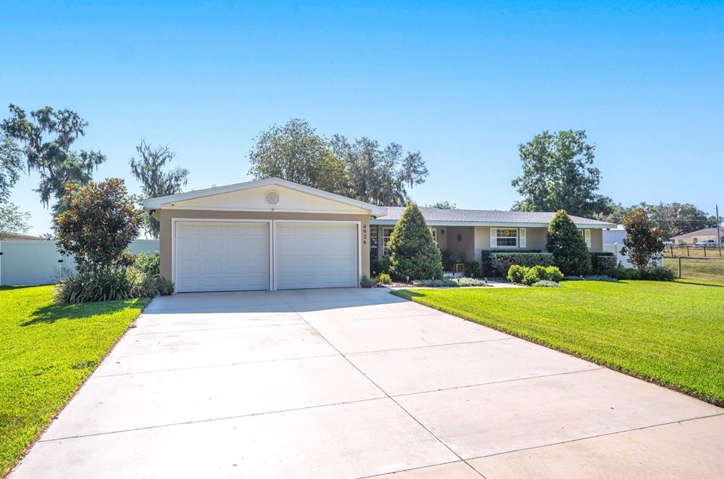 4926 Dunn Rd, Lakeland FL  33812-4233 exterior