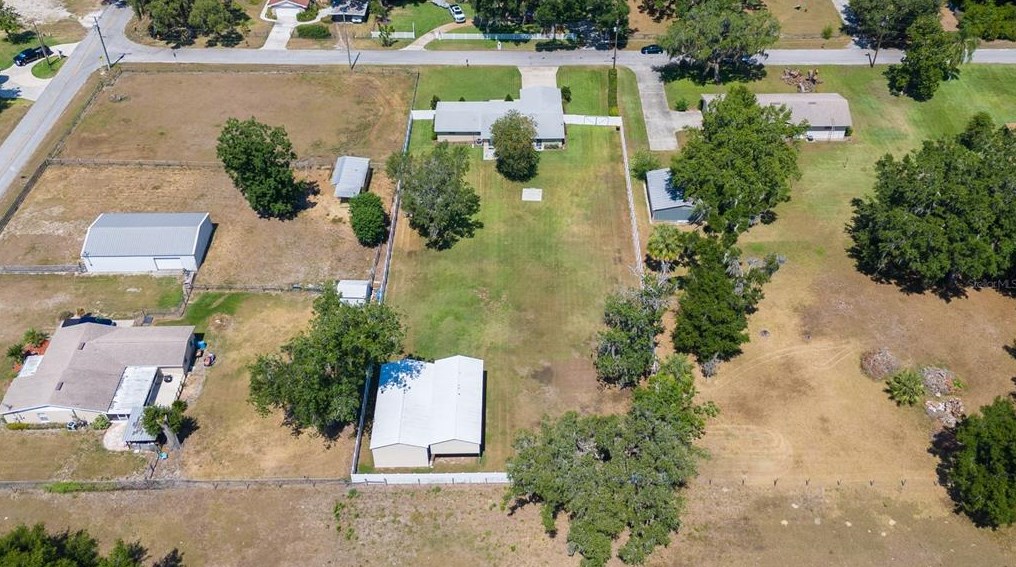 4926 Dunn Rd, Lakeland FL  33812-4233 exterior