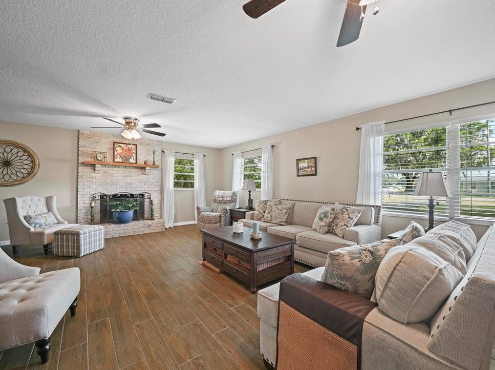 2205 Williams Rd, Plant City, FL 33565-2472