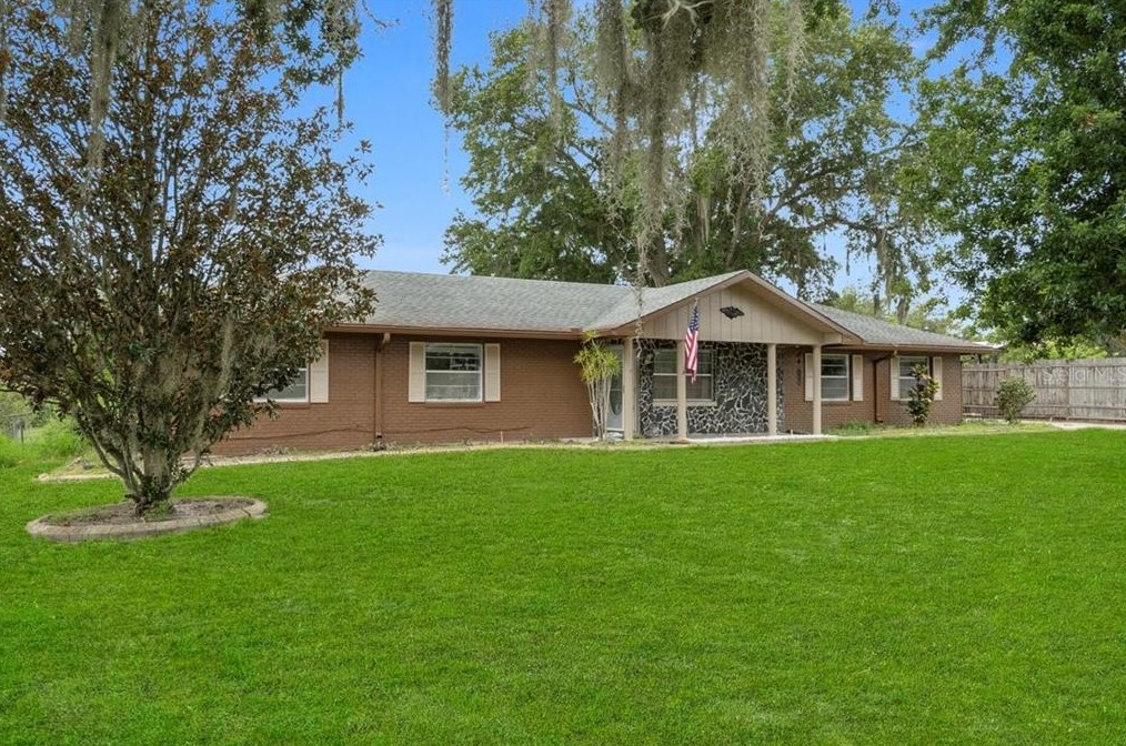 8854 Oakwood Dr, Lake Wales, FL 33898