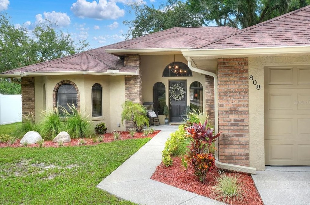 808 Mendonsa Rd, Plant City, FL 33563