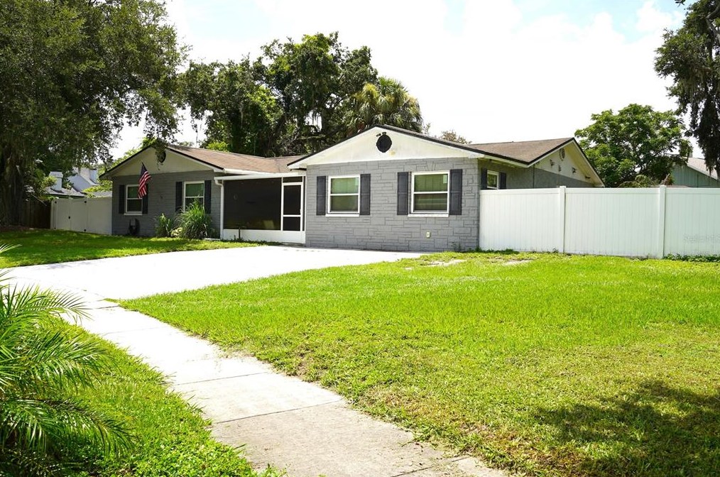 517 Rooks Rd, Seffner, FL 33584