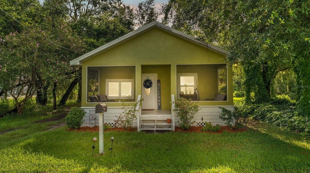 2102 Clemons Rd, Plant City, FL 33566