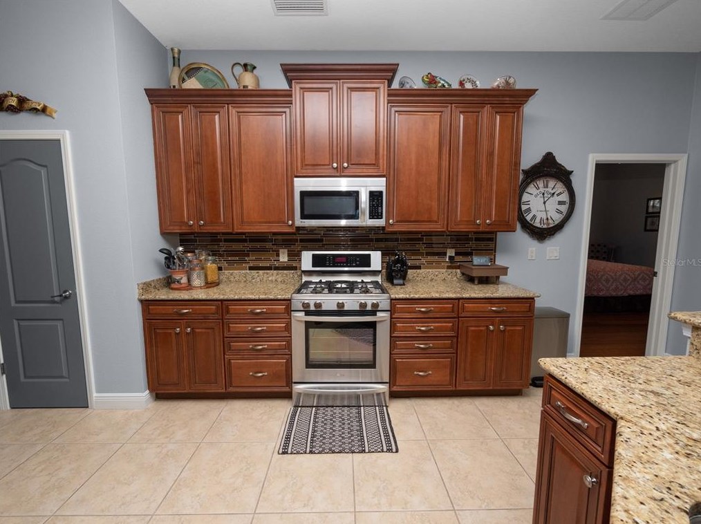 800 Osprey Lndg Dr, Lakeland FL 33813-4686 exterior