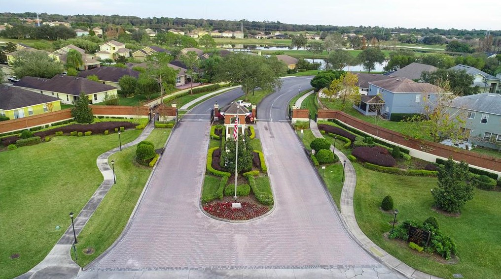 800 Osprey Lndg Dr, Lakeland FL 33813-4686 exterior