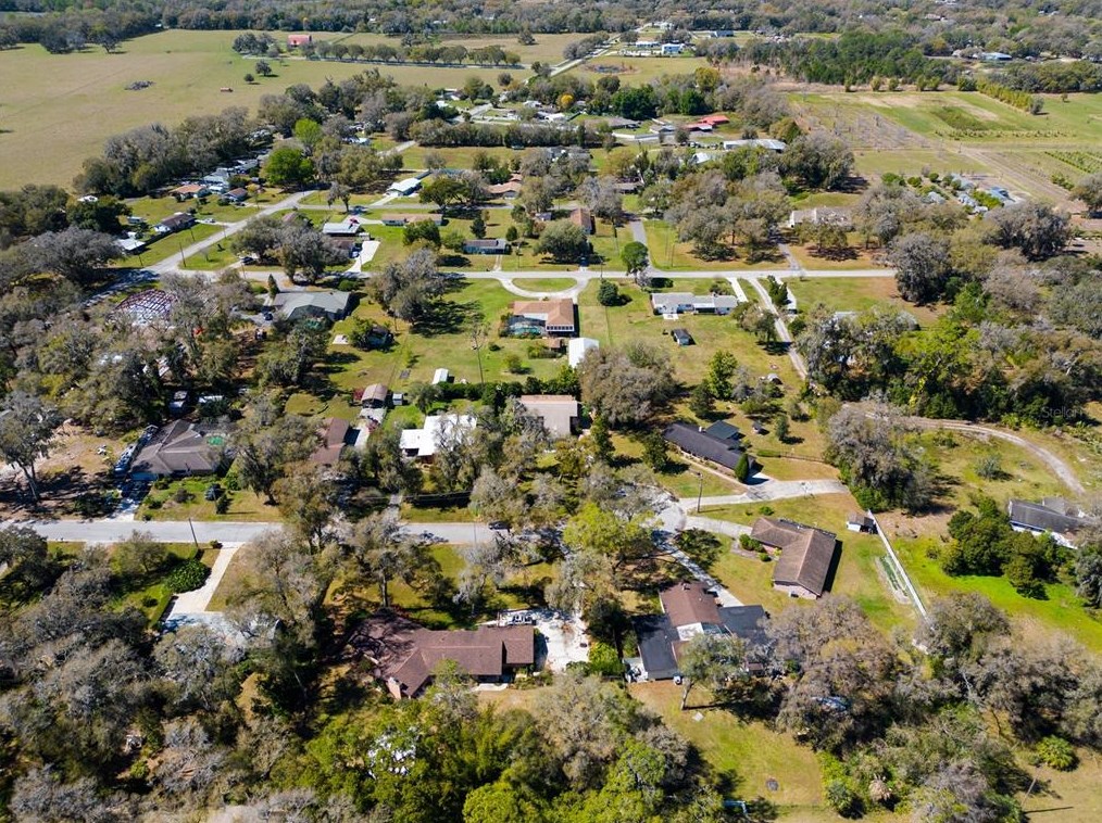 2903 Oak Crest Dr, Plant City, FL 33565