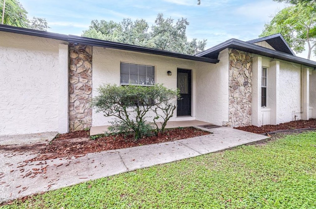 2041 Ronald Cir, Seffner, FL 33584