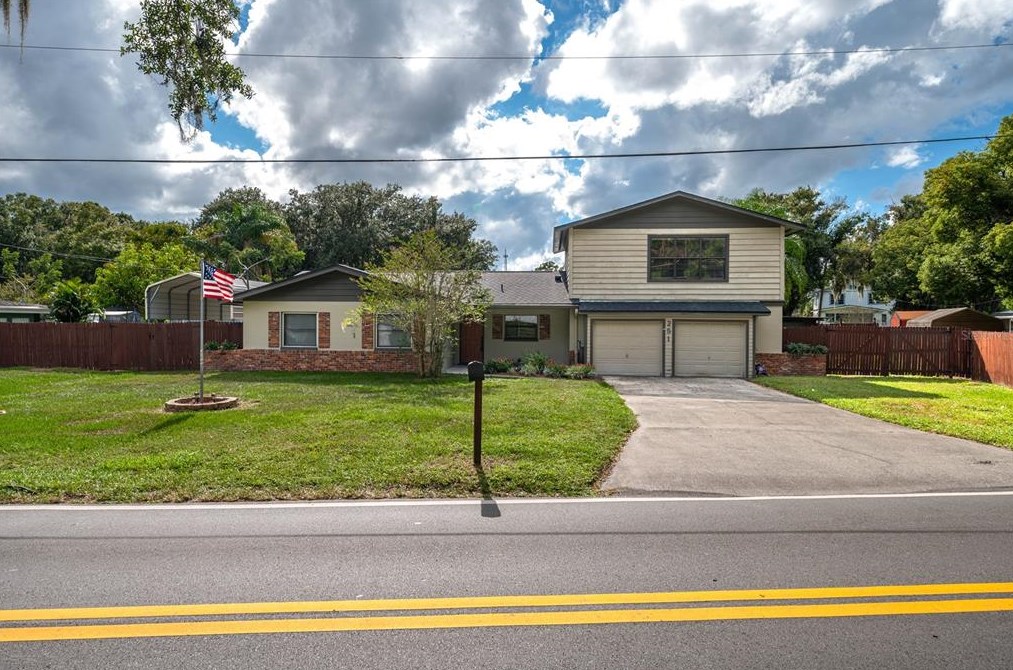 251 Lake Howard Dr Sw, Winter Haven, FL 33880