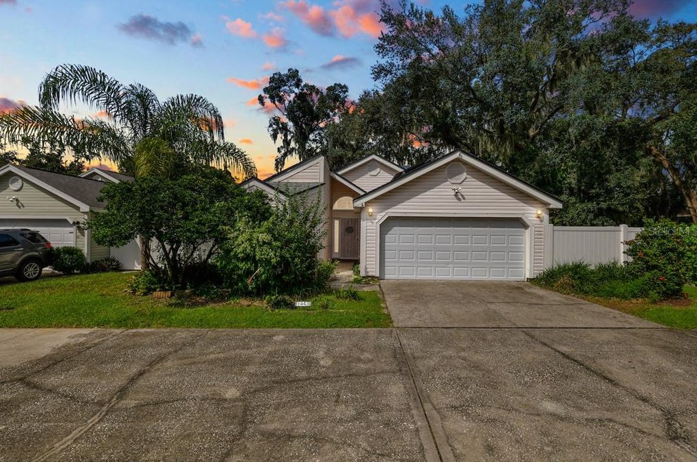 1443 Walden Oaks Pl, Plant City, FL 33563