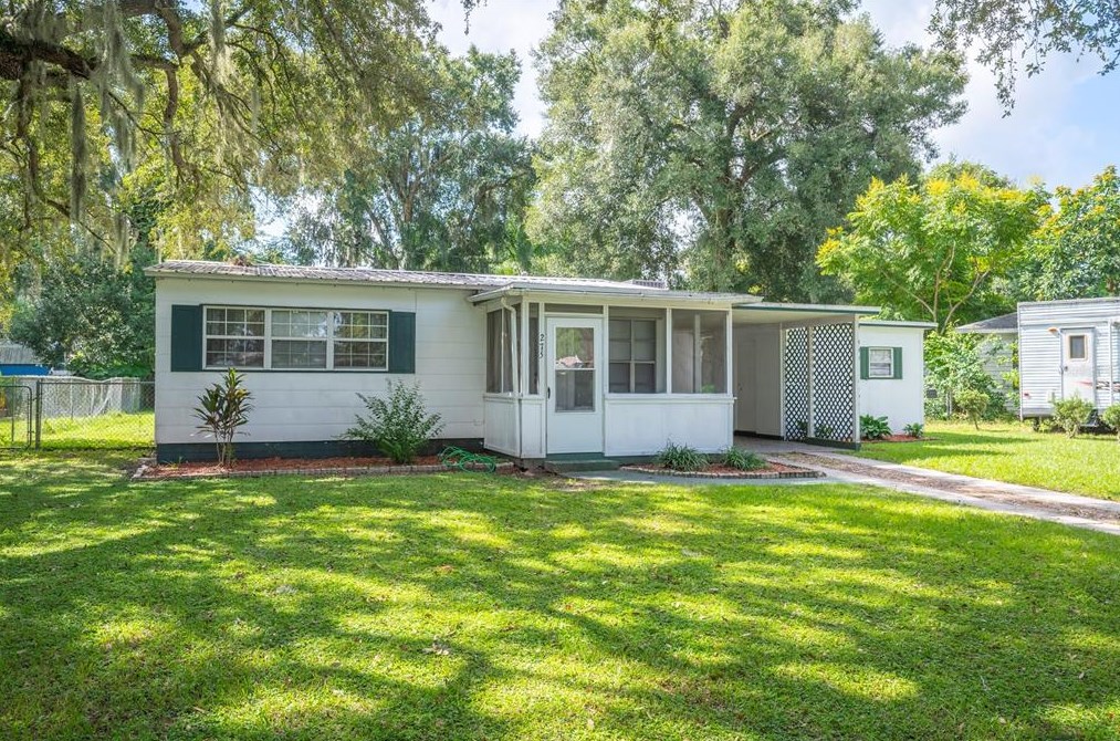 275 W Valencia Dr, Bartow, FL 33830