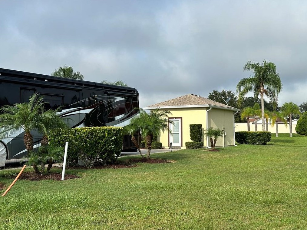 326 Nolane Ln, Polk City, FL 33868
