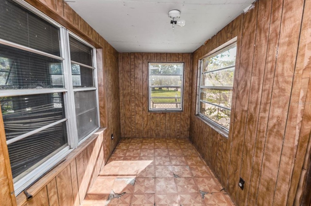 910 E Warren St, Plant City, FL 33563