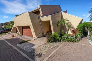 14 Casarena Ct, Winter Haven, FL 33881 - Photo 2