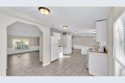 8638 Gibson Oaks Drive, Lakeland, FL 33809 - Photo 4