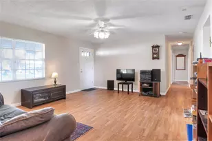 6070 Hilltop Ln E, Lakeland, FL 33809 - Photo 6