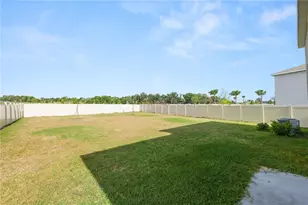 8009 Sail Clover Ln, Zephyrhills, FL 33540 - Photo 32