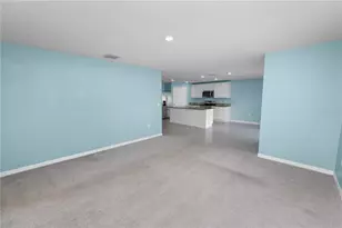 8009 Sail Clover Ln, Zephyrhills, FL 33540 - Photo 12