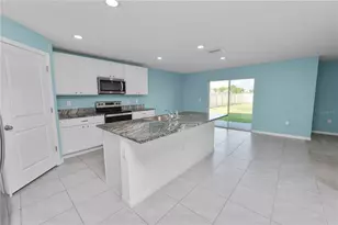 8009 Sail Clover Ln, Zephyrhills, FL 33540 - Photo 2