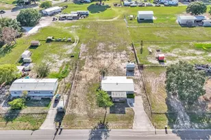 15 Cactus Cir E, Winter Haven, FL 33880 - Photo 2