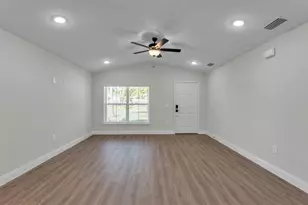 1242 Dorothy St, Lakeland, FL 33815 - Photo 4