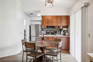 1608 Colonnades Cir N, Lakeland, FL 33811 - Photo 10