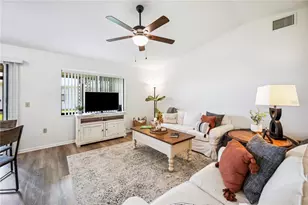 1608 Colonnades Cir N, Lakeland, FL 33811 - Photo 8