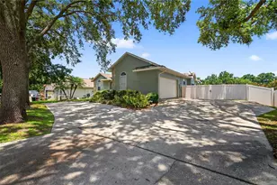 1922 Matthew Ct, Lakeland, FL 33813 - Photo 2
