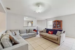 7337 Hunters Greene Cir, Lakeland, FL 33810 - Photo 4