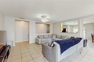 7337 Hunters Greene Cir, Lakeland, FL 33810 - Photo 2