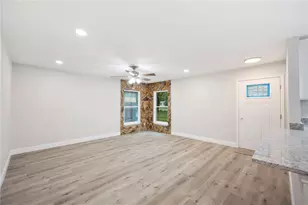 4215 Glenoak Dr N, Lakeland, FL 33810 - Photo 4