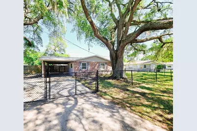 1402 N Bracewell Drive, Plant City, FL 33563 - Photo 1