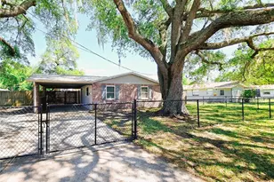 1402 N Bracewell Dr, Plant City, FL 33563 - Photo 1