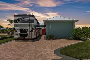 2829 Snowy Egret Dr, Polk City, FL 33868 - Photo 2