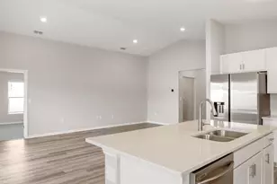 35397 Coventry Fields Loop, Zephyrhills, FL 33541 - Photo 10