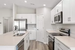 35397 Coventry Fields Loop, Zephyrhills, FL 33541 - Photo 8