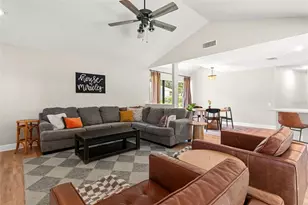 2702 Pine Club Dr, Plant City, FL 33566 - Photo 10