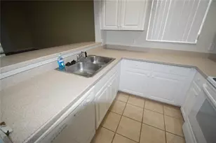 534 Grasslands Village Cir, Lakeland, FL 33803 - Photo 6