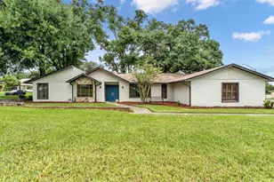 724 Palmore Ct, Lakeland, FL 33813 - Photo 2