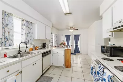 1836 Prairie Dunes Circle N, Lakeland, FL 33810 - Photo 10