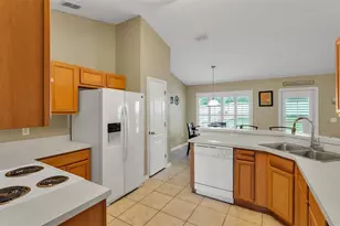2756 Highlands Creek Dr, Lakeland, FL 33813 - Photo 10