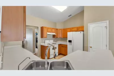 2756 Highlands Creek Drive, Lakeland, FL 33813 - Photo 10