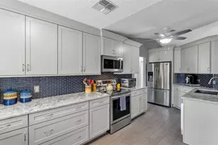 6096 Kittiwake Dr, Lakeland, FL 33809 - Photo 10