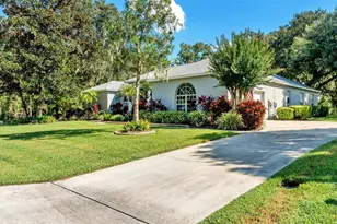 7265 Millbrook Oaks Dr, Lakeland, FL 33813 - Photo 2